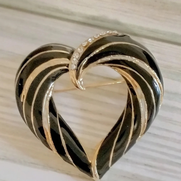 Black Enamel and Gold Tone Clear Rhinestones Accents 1 1/2" Heart Brooch Pin - Picture 4 of 6